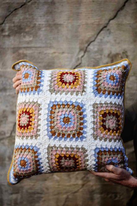 Hovedbilde TREND - Mormor Heklet Pute 45×45 Cm